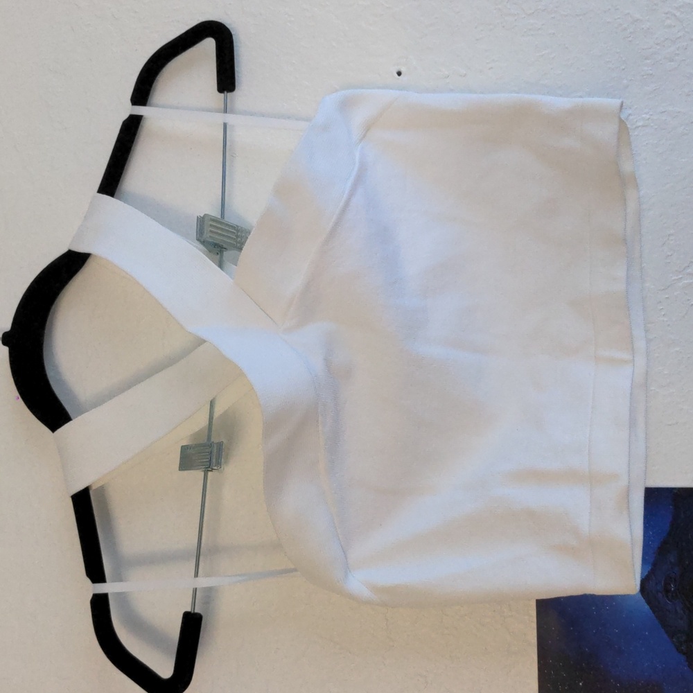 Aritzia Babaton Sculpt Knit Criss Cross Cropped Tank in White